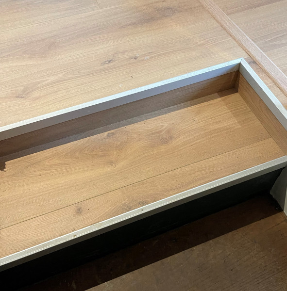 Pose de parquet et finitions (barre de seuil) à BRETEIL